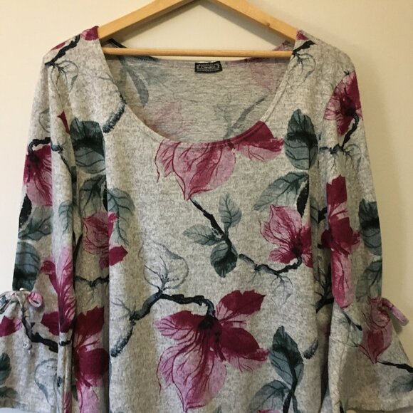 Canadian Clientele Bell Sleeve and Lace and Grommet Floral Sweater - Picture 3 of 16